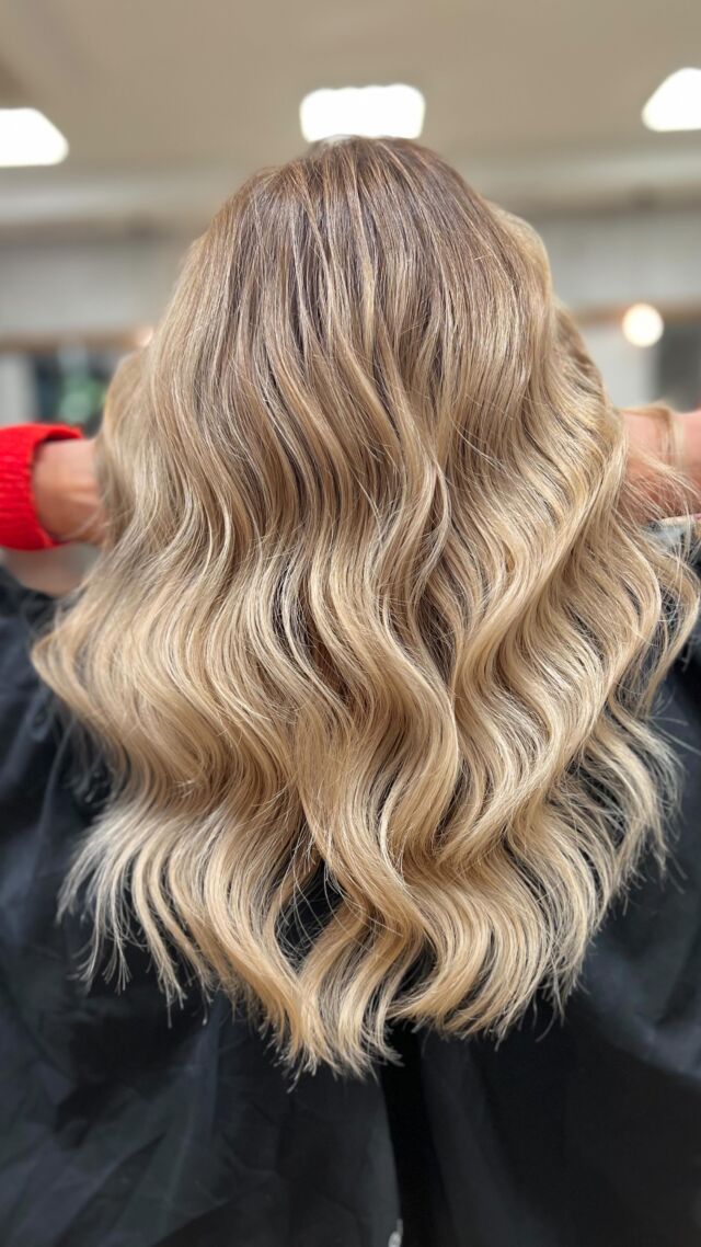 Koloryzacja włosów autorstwa Filipa @wlodekfilip 
#blondehair #koloryzacjablond